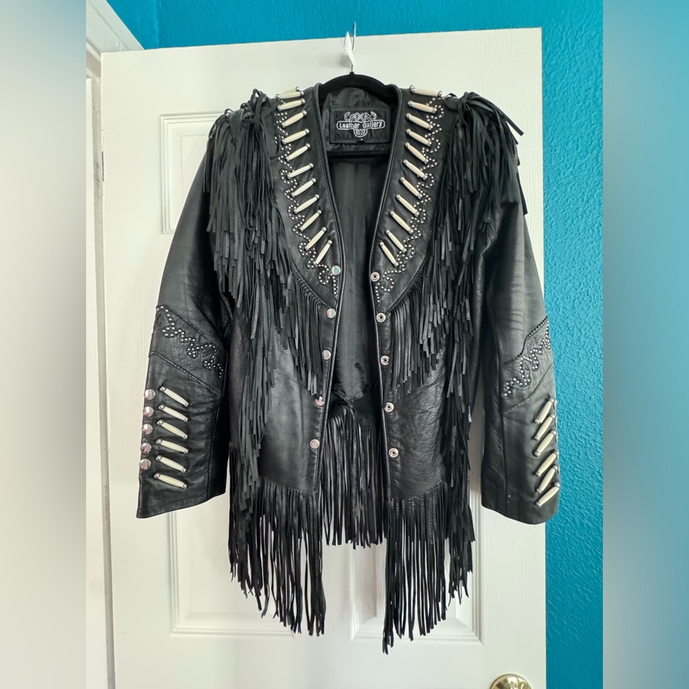 Vtg black leather fringe jacket